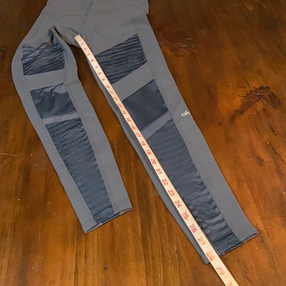 ALO YOGA GRAY MOTO LEGGING💖 - Picture 6 of 15